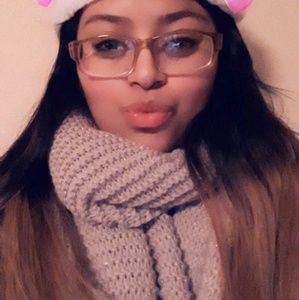 Meet your Posher, Valeria